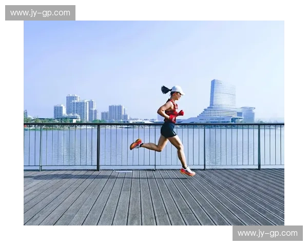 提升跑步表现与减少疲劳的关键：优化跑动效率的科学策略与方法