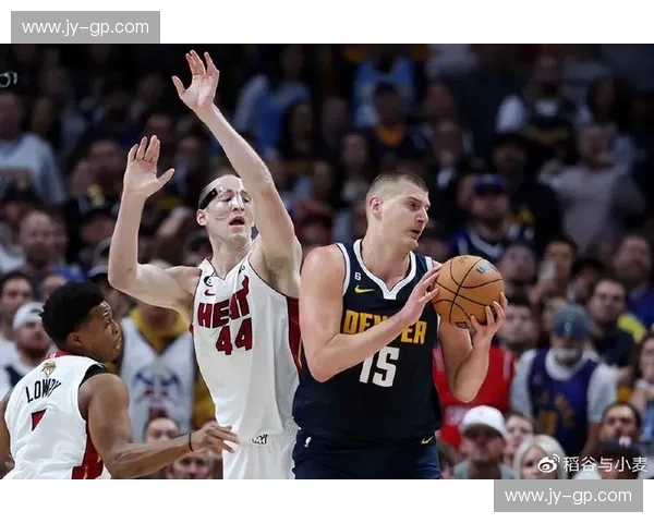 替补登场的背后故事:从板凳到赛场的逆袭与挑战 替补登场的背后故事:从板凳到赛场的逆袭与挑战