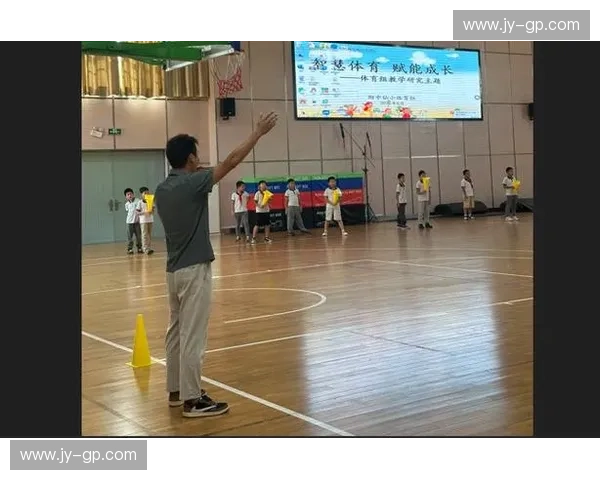 多点折返跑训练在校园体育课堂中的耐力提升与团队协作培养研究
